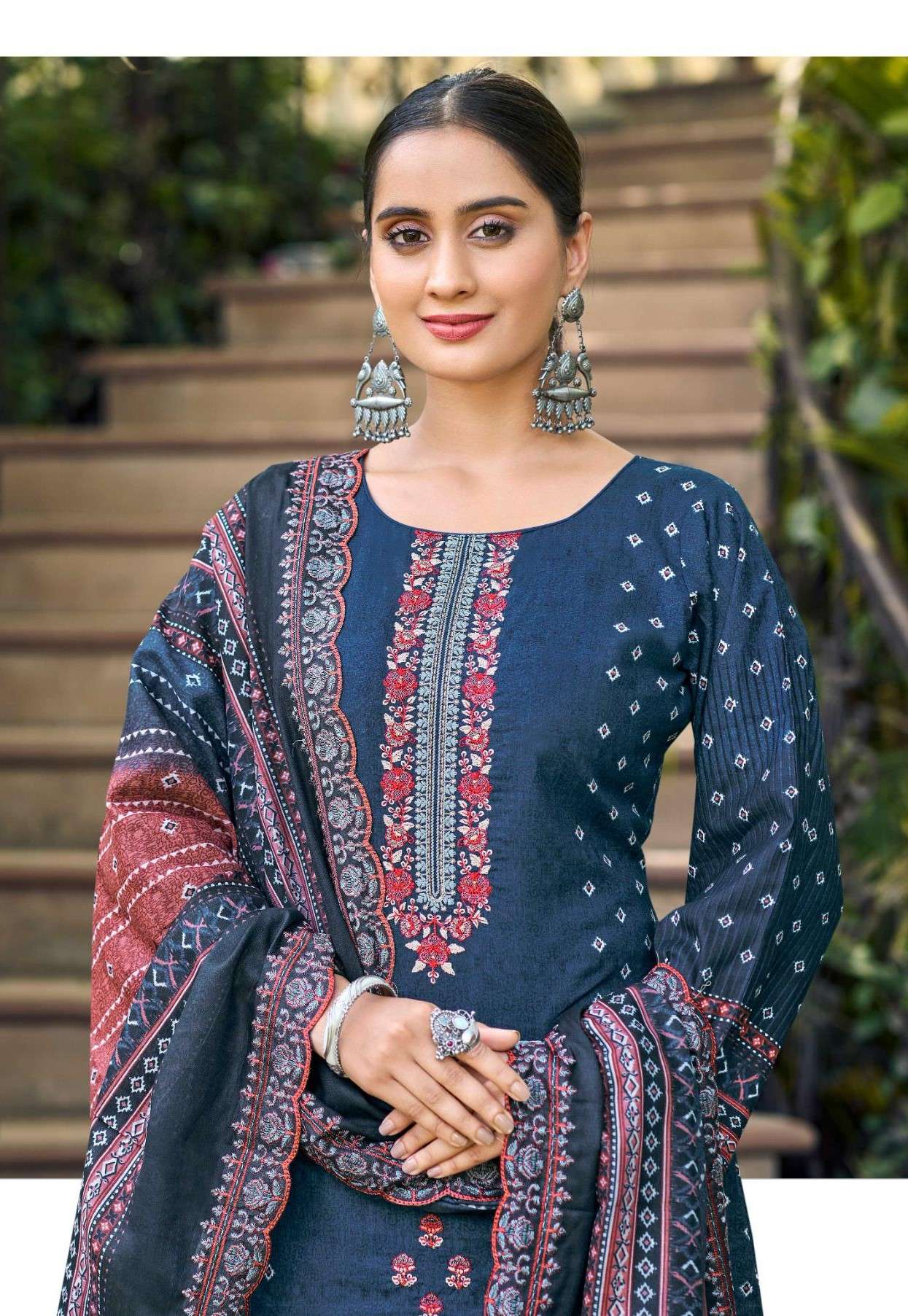 URBANE TOP & DUP WORK by HOUSE OF LAWN